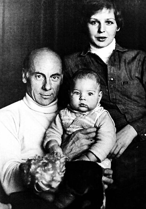 Евгений Ташков с последней супругой Таней и младшим сыном Алёшей. 