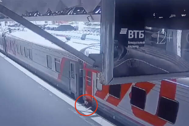 В Петербурге падение зацепера под поезд закончилось ампутацией руки