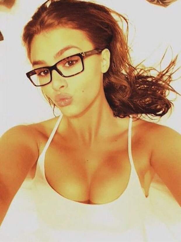 I’m loving the girls with glasses look more and more these days (30 Photos) I’m loving the girls with glasses look more and more these days (30 Photos)