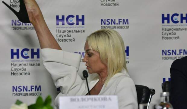 «Да она же голая!»: выставившая напоказ родную дочь Волочкова возмутила народ