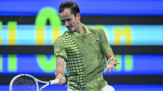 Медведев победил Вавринку и вышел в четвертьфинал турнира ATP в Дубае