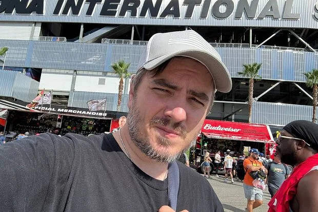 Эмигрировавший в США блогер Илья Мэддисон пожаловался на вирусную пневмонию