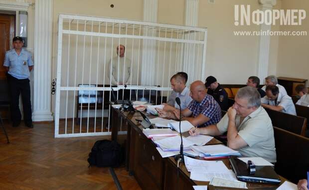 В севастопольском суде Геннадий Басов держится достойно (фото)