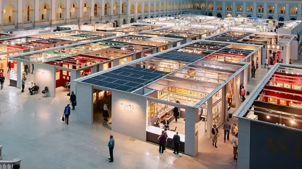 В Москве открылся Российский антикварный салон