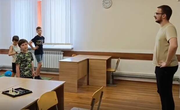 Встречайте нового вожатого в летнем лагере Образование Плюс КМВ