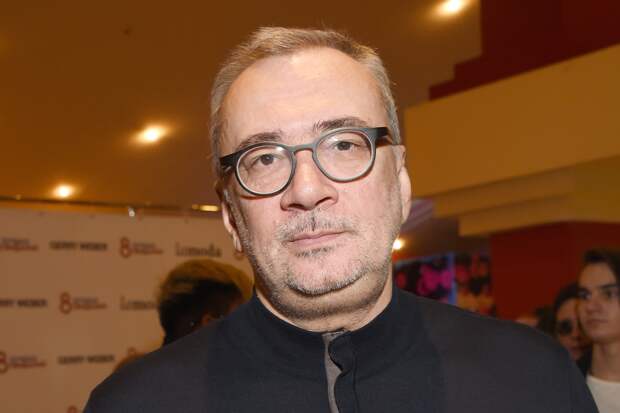 Опубликованы фото 62-летнего Константина Меладзе с молодой спутницей