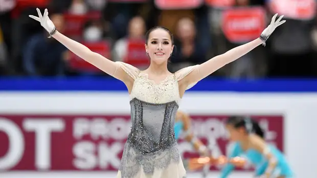 Рекорды Загитовой, уверенность Медведевой и «бабочка» Кихиры: как фигуристки откатали короткую программу на ЧМ в Японии