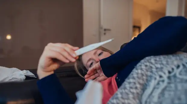 Глава Роспотребнадзора Попова заявила, что первые симптомы «омикрона» похожи на ОРВИ