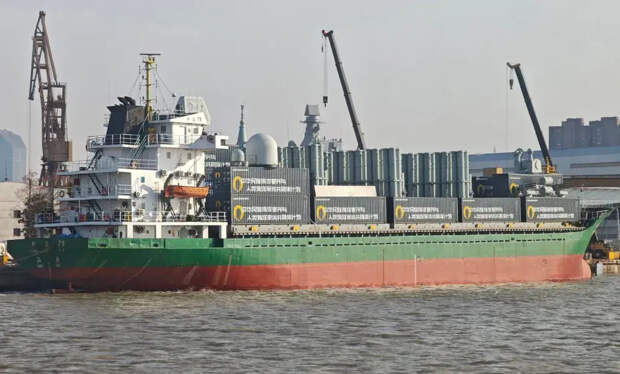 Это просто мирный трубовоз!