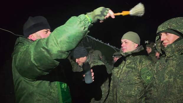 Бойцы группировки «Запад» провели Крещенские купания в зоне СВО