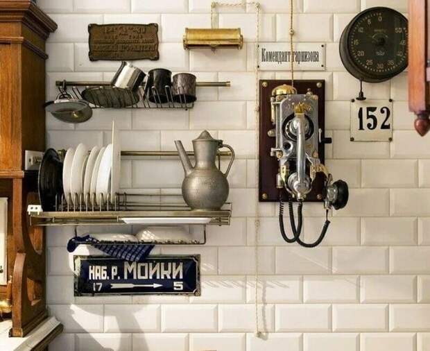 Квартира в центре Петрограда и ее наполнение Квартира в центре Петрограда и ее наполнение