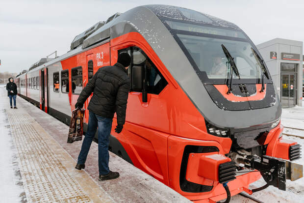 74.RU: поезд "Орлан" с пассажирами застрял на полпути в Екатеринбург из-за снега