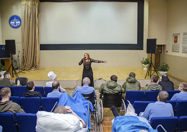 Артисты ЦДРА концертом поддержали военнослужащих, проходящих лечение в филиале госпиталя им. А.А.Вишневского