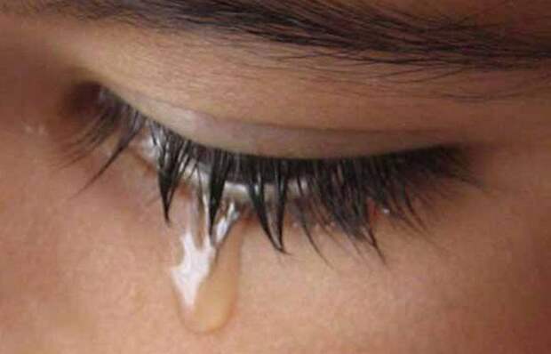 Слезы - это снятие стресса.