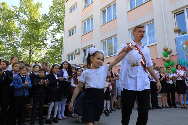 Глава Крыма поздравил выпускников Симферопольской специальной школы-интернат №2