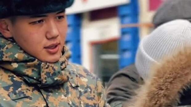 Молодой казахстанец заступился за девушку и стал героем Сети (видео)