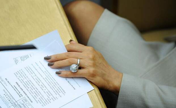 Зарвавшиеся слуги: Поможет ли "Моральный кодекс депутата" избранникам не крыть оппонентов матом?