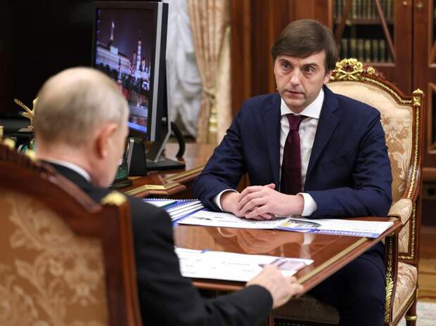 Цифры-фасады, механизмы-руины: Как Кравцов Путина радовал, а педагоги, родители и дети плакали