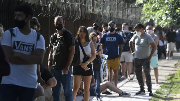 В Аргентине за сутки выявили более 95 тысяч случаев коронавируса