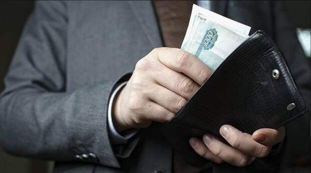 Средняя зарплата в России за месяц выросла более чем на 40 тыс. рублей