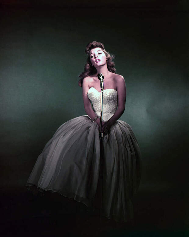 You Should be Listening to Julie London Right Now – She&#39;s So Bright