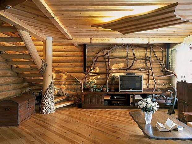 Потрясающая гостиная стены в которой выполнены с деревянных срубов, что выглядит очень красиво и необыкновенно.