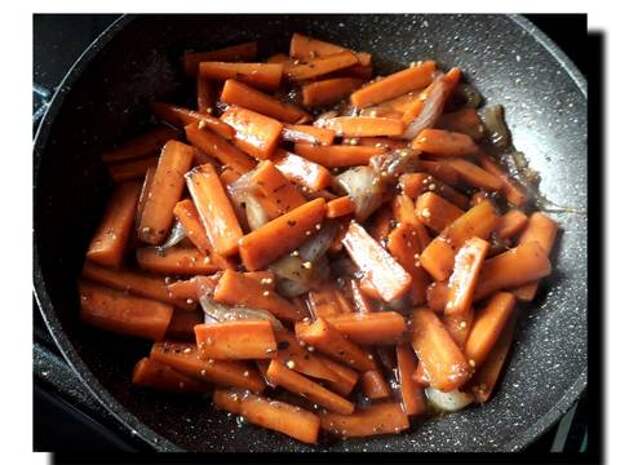 Морковь глазированная с медом и бальзамическим уксусом recipe step 2 photo