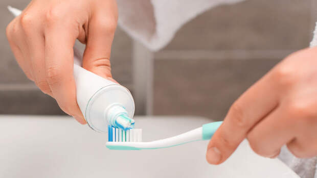 Стоматолог Сумцова назвала 10 опасных веществ в составе зубных паст