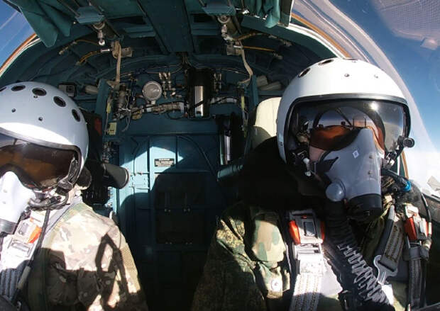 Истребитель-бомбардировщик Су-34 уничтожил скопление живой силы и техники противника на Купянском направлении