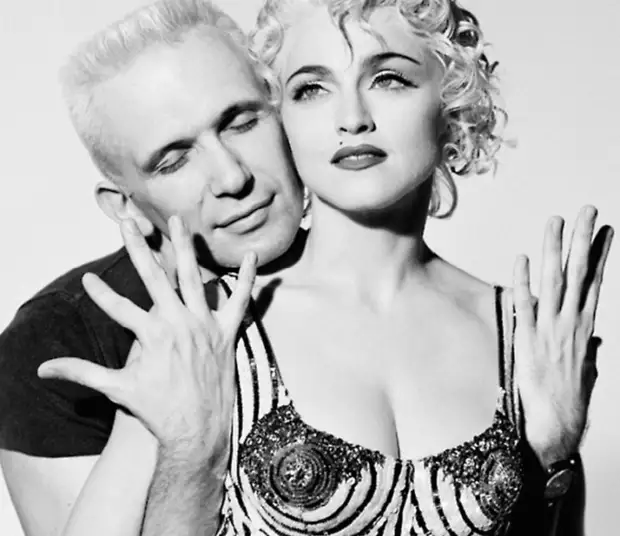 Мадонна и Жан Поль Готье./Фото источник: yapokupayu.ru