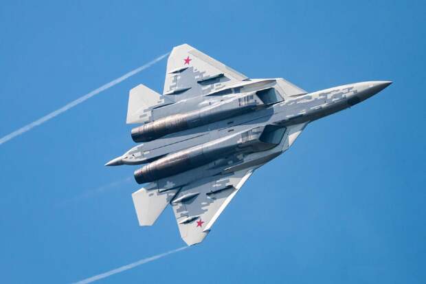 Су-57 (Т-50). Китайцы в недоумении: "Как с такой большой щелью на брюшке, можно называть себя "невидимкой"?