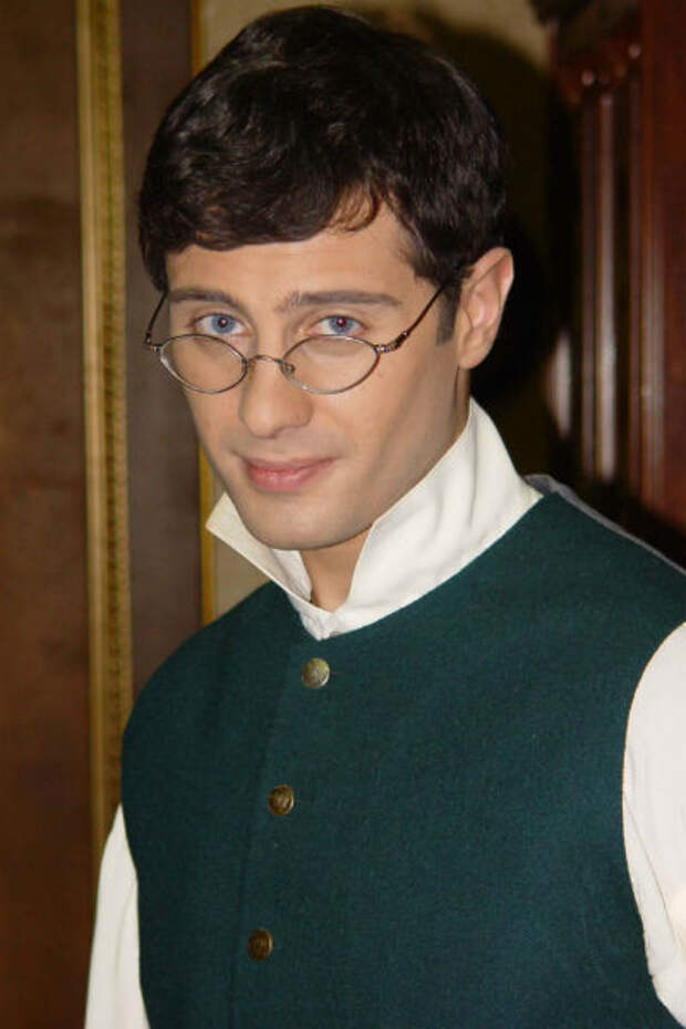 Антон Макарский в сериале «Бедная Настя» Антон Макарский в сериале «Бедная Настя»