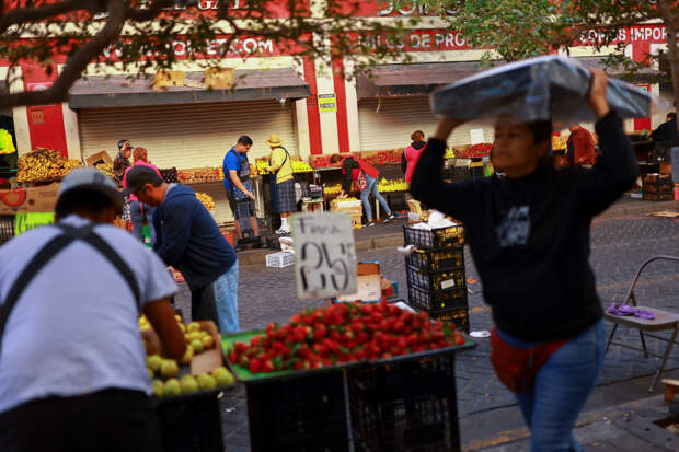 Россиянка описала обычный день в Мексике фразой «где-то стреляют, где-то сожгли машины»