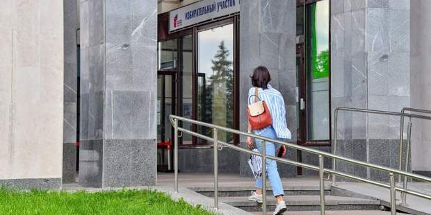 Голосование по Конституции продолжается под присмотром наблюдателей