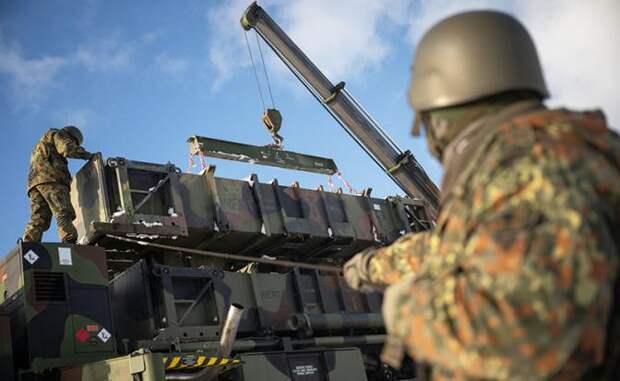 ТЭЦ выбиты, Киев без света, Зеленский в бешенстве: «Вы за ночь отстреляли ракет на 80 млн евро. Почему Рада в темноте?!»