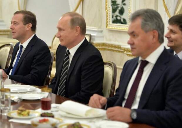 Медведев, Путин, Шойгу (иллюстрация из открытых источников)