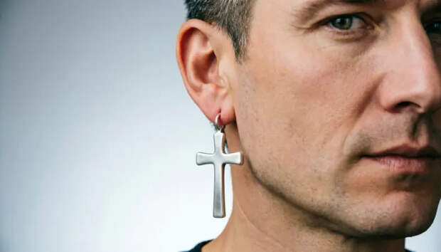 Владислав Береговой раскрыл, почему нельзя носить крест как украшение