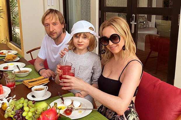 Яна Рудковская и Евгений Плющенко с сыном Сашей отдыхают на Мальдивах