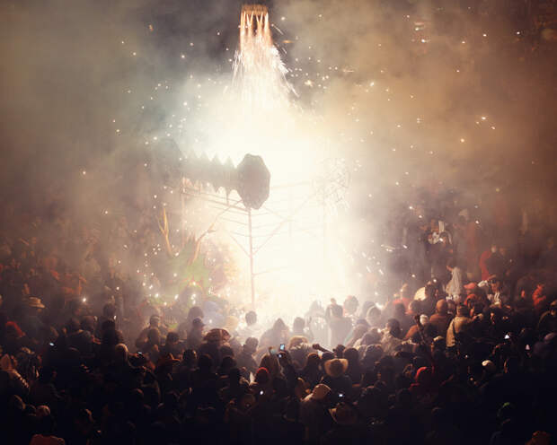 thomas prior 11 Сногсшибательная пиротехника   мексиканцы отжигают на фестивале фейерверков