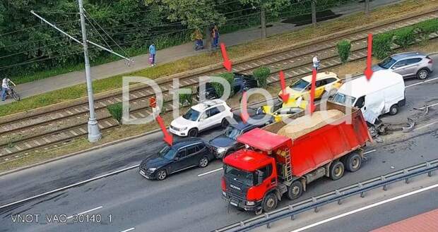 Трамвай №37 через район Лефортово идет с задержками из-за массового ДТП