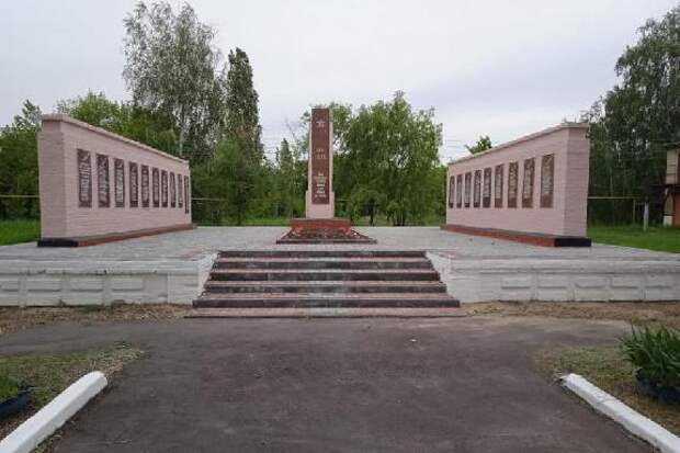 После вмешательства прокуратуры в регионе благоустроили памятник погибшим в годы Великой Отечественной войны