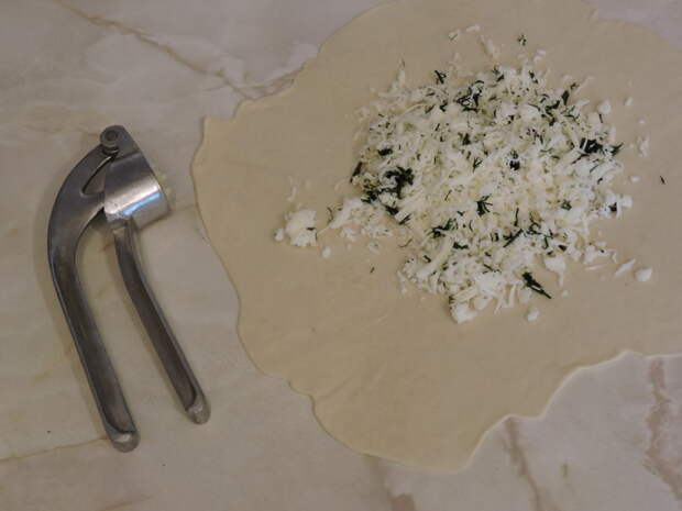 На этом фото сыр с укропом и чесноком  еда, своими руками, сделай сам