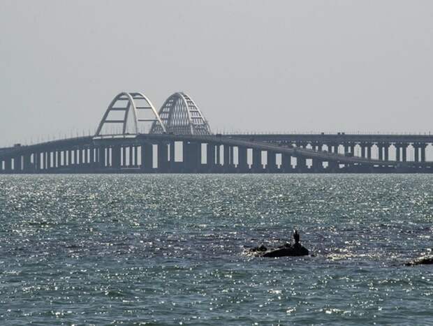 Киев трижды за ночь атаковал беспилотниками Крымский мост