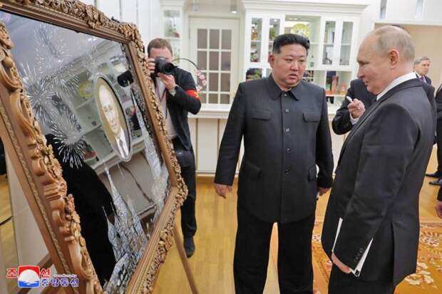 Песков рассказал, зачем Путин подарил Ким Чен Ыну второй Aurus и считает подарок не дорогим