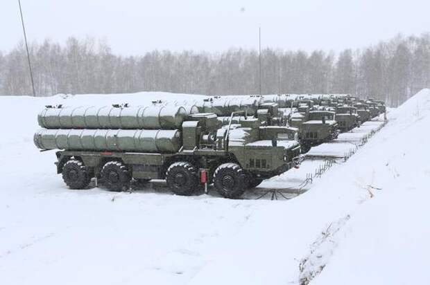 Недавно поставленные на боевое дежурство ЗРС С-400 «Триумф» показали исключительною эффективность на учениях