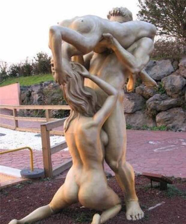 Интересные секс скульптуры из музея на острове Кенжу.