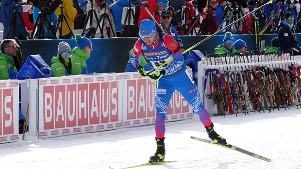 Историческая победа: Логинов выиграл спринт на ЧМ по биатлону в Антерсельве
