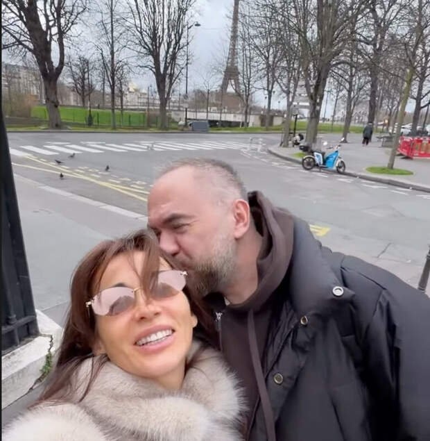 Телеведущая Анфиса Чехова улетела в Париж вскоре после свадьбы с Златопольским