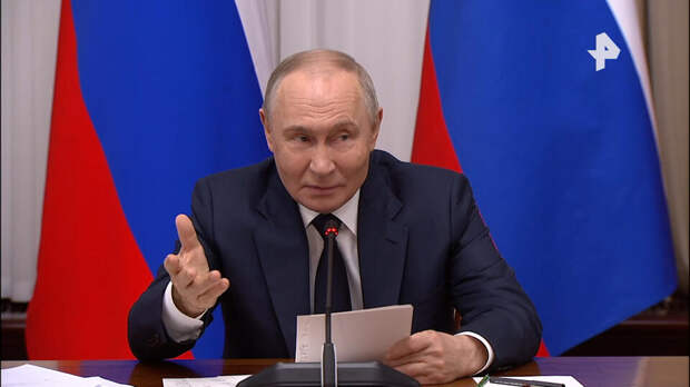 Путин поручил решить проблему потери выплат многодетными семьями