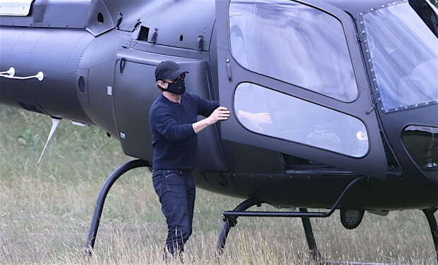 Голодные игры: Том Круз летает на обед на частном вертолете